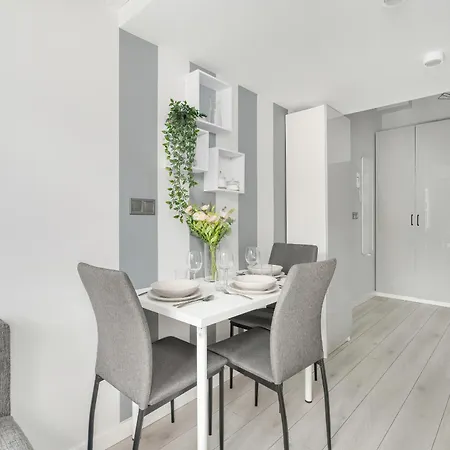 شقة Charming And Modern With Mezzanine In Center By Renters بوزنان