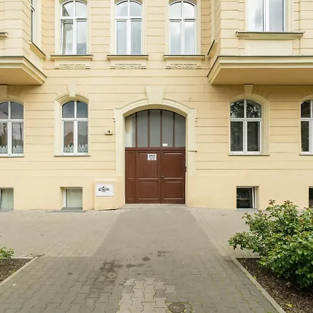 شقة Charming And Modern With Mezzanine In Center By Renters بوزنان